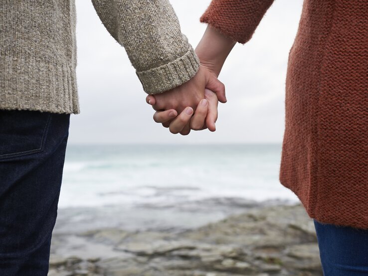 Händchenhalten entschlüsselt Was es über deine Beziehung verrät